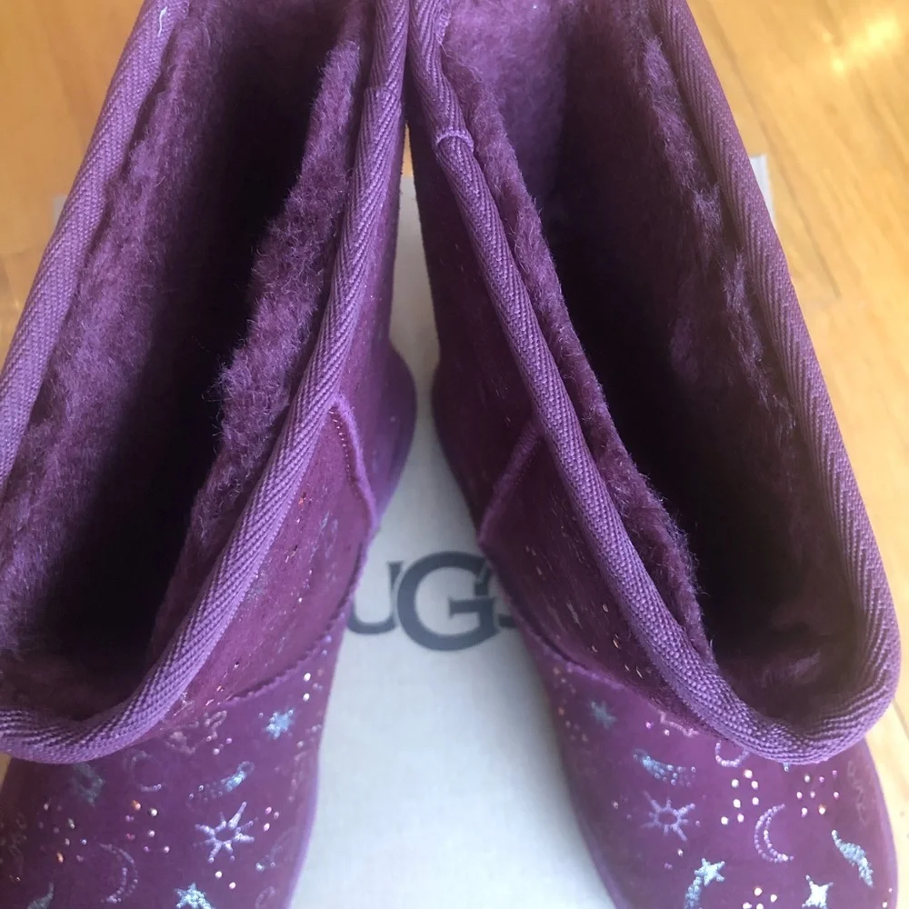UGG Wild Grape Classic Zodiac Short Suede Boot NEW in Box - Picture 10 of 12